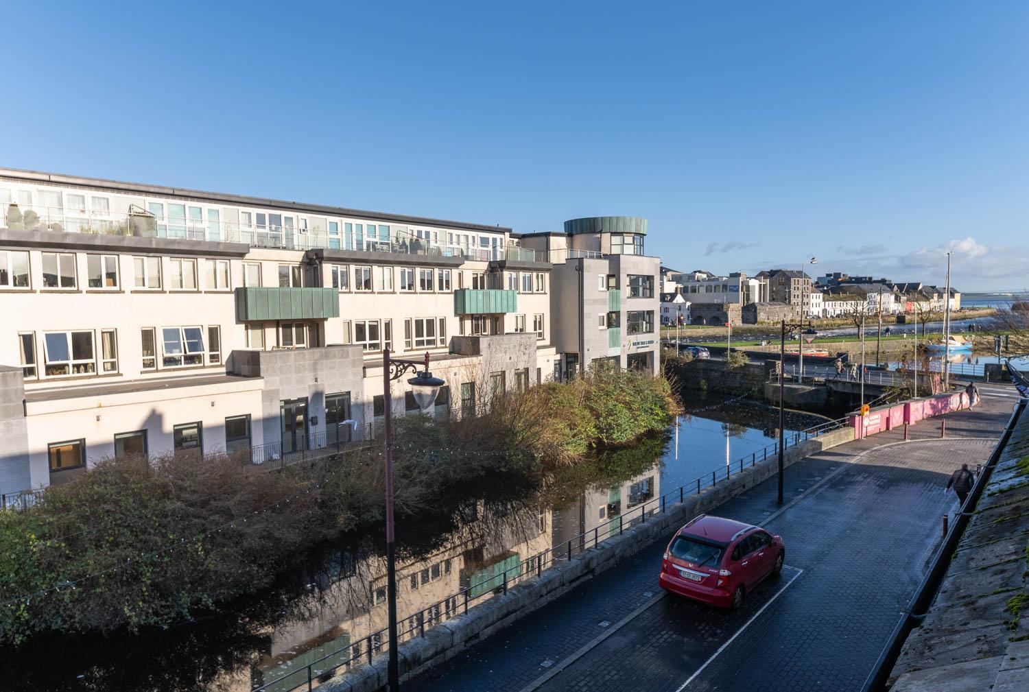 Modern Canal View Home, In City Centre, Sleeps 8 Galway Exterior foto
